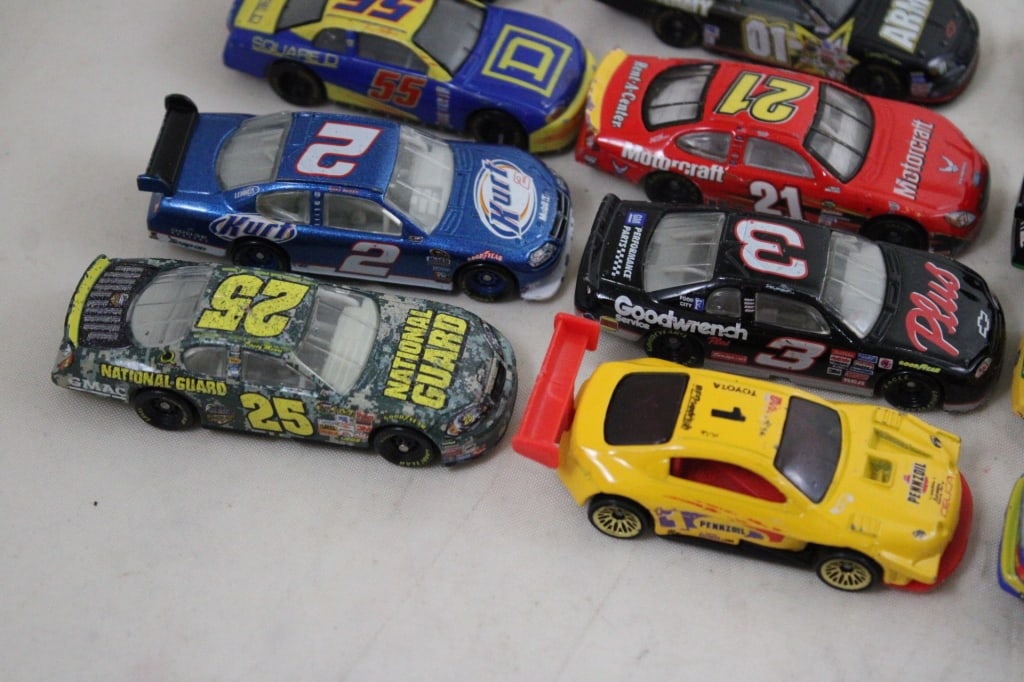 Group Nascar Hot Wheels, Action & Other Race Cars - 2