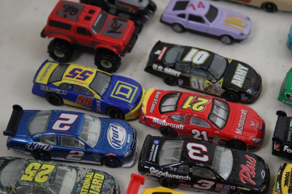 Group Nascar Hot Wheels, Action & Other Race Cars - 3