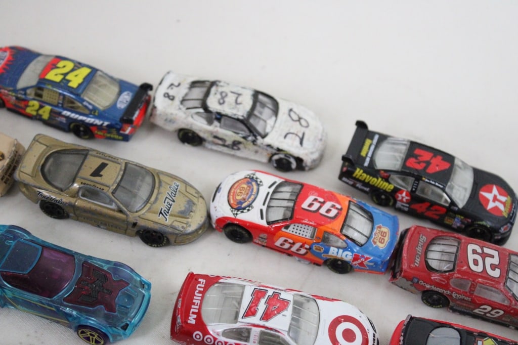 Group Nascar Hot Wheels, Action & Other Race Cars - 7