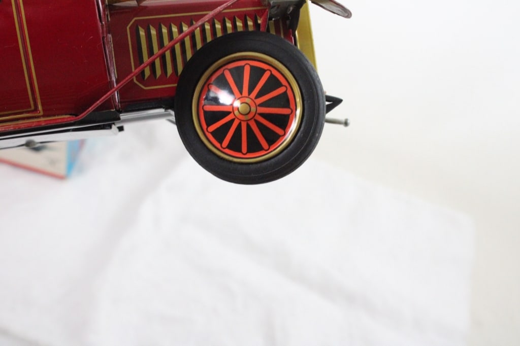 Yonezowa Battery Operated Grandpa Car in Box - 10