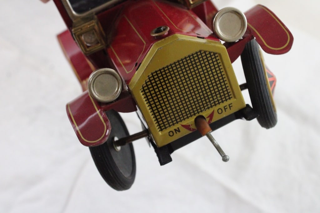 Yonezowa Battery Operated Grandpa Car in Box - 12