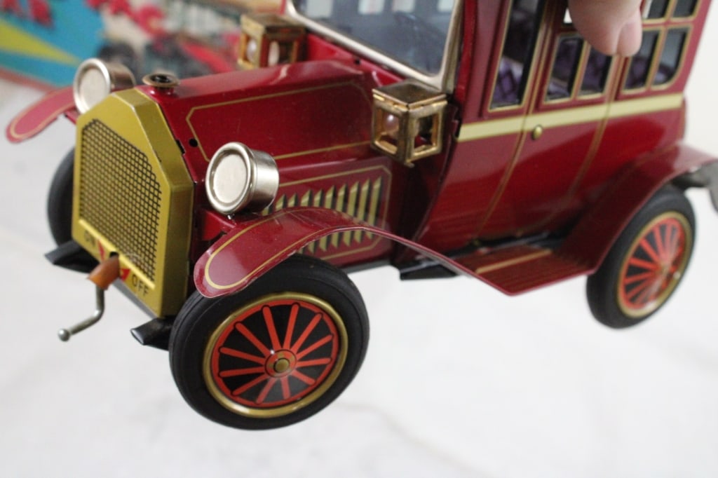 Yonezowa Battery Operated Grandpa Car in Box - 14