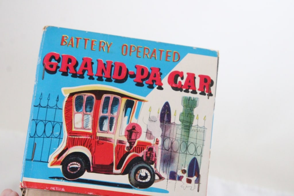 Yonezowa Battery Operated Grandpa Car in Box - 17