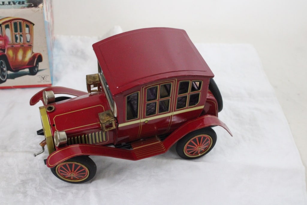 Yonezowa Battery Operated Grandpa Car in Box - 2