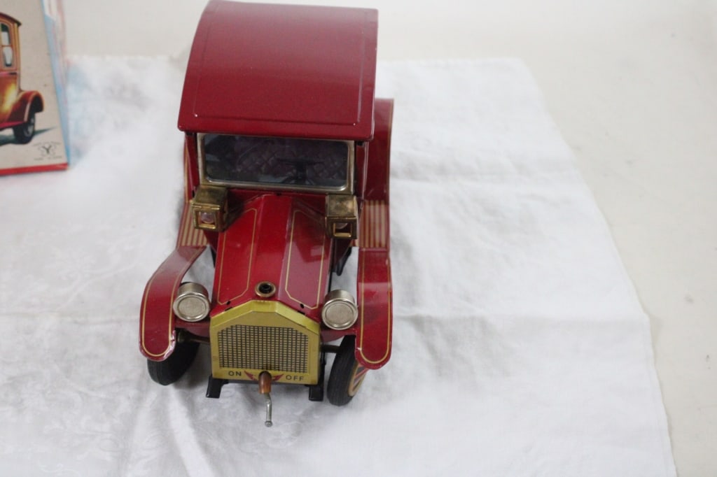 Yonezowa Battery Operated Grandpa Car in Box - 3