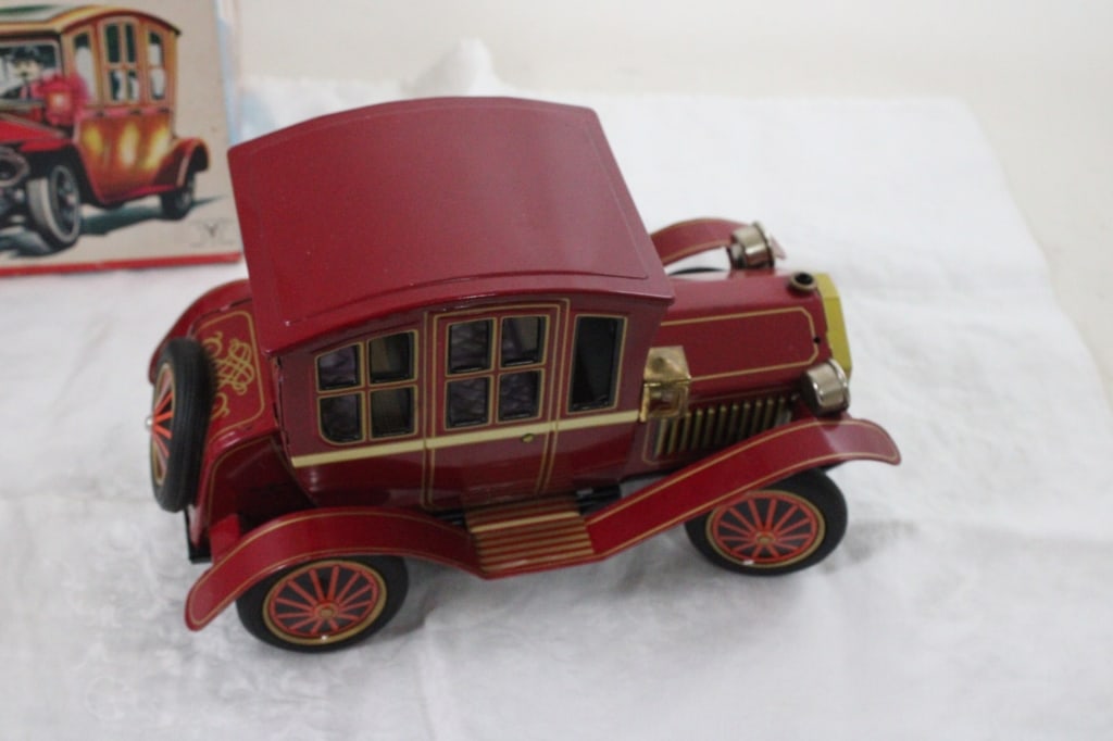 Yonezowa Battery Operated Grandpa Car in Box - 4