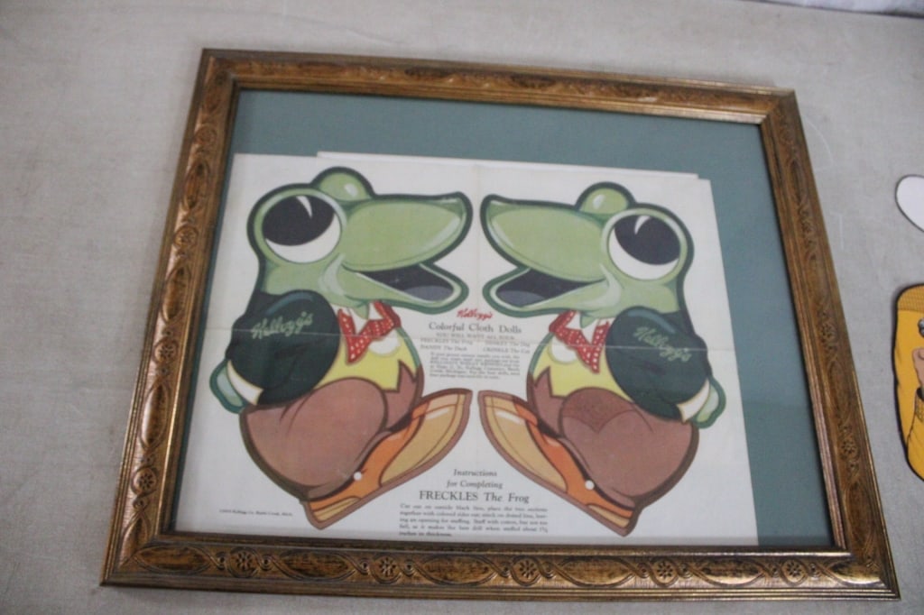 1935 Kellogg Co. Freckles Frog Framed Pillow Cloth - 2