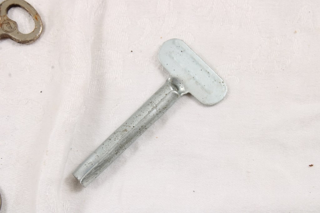 Hostess Wonder Bread Ashtray, Skeleton Keys, Tins - 14