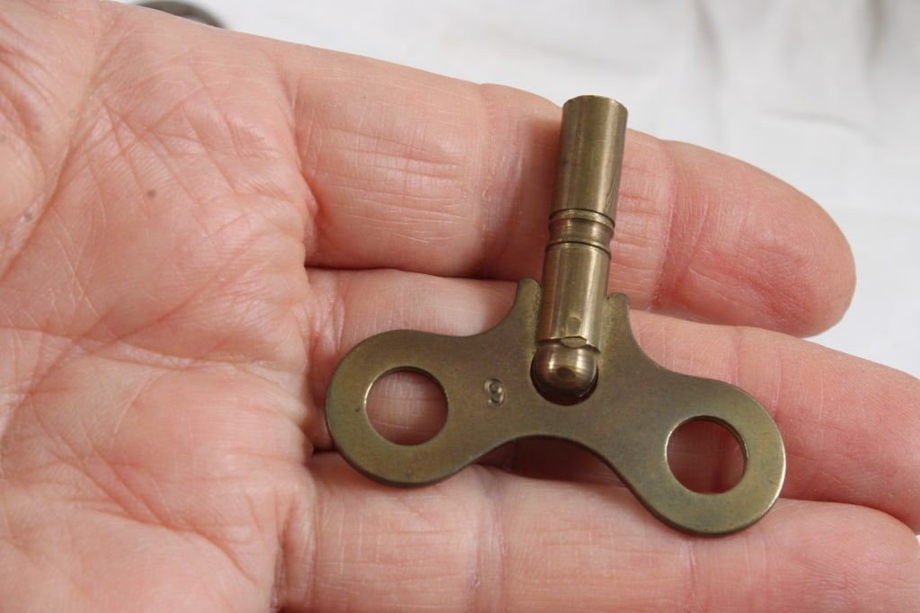 Hostess Wonder Bread Ashtray, Skeleton Keys, Tins - 18