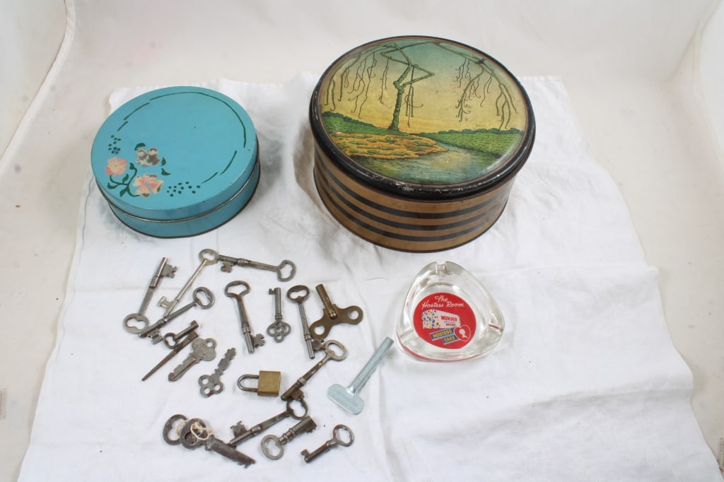 Hostess Wonder Bread Ashtray, Skeleton Keys, Tins: Hostess Wonder Bread Ashtray, Skeleton Keys, Tins - 2 Antique Art Deco Tins, Skeleton Keys Toothpaste Key Padlock, Hostess Room Wonder Bread Advertising Ashtray. Lot Size 8" x 8" x 4". 2 Lbs.