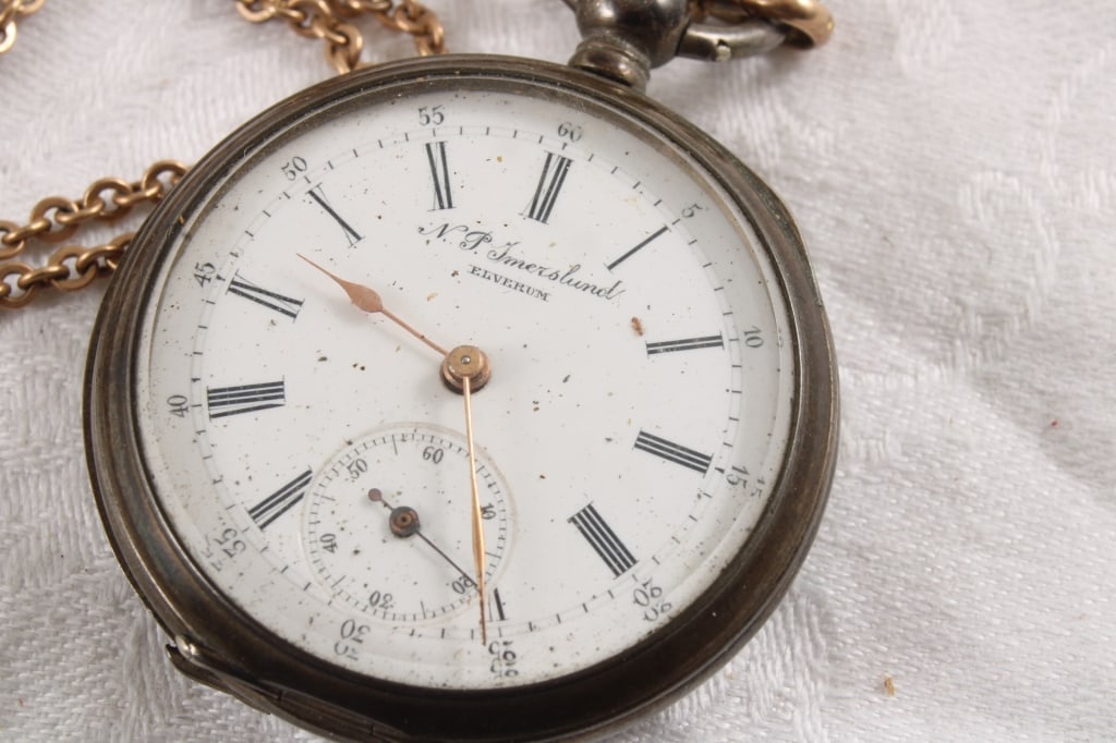 Key Wind Pocket Watch & 2 Winchester Pocket Knives - 14