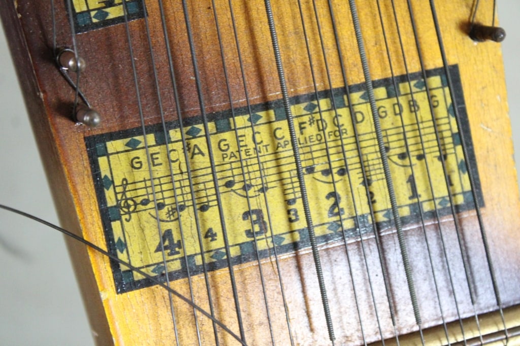 Marx Violin Uke in Case and some Music Sheets - 13