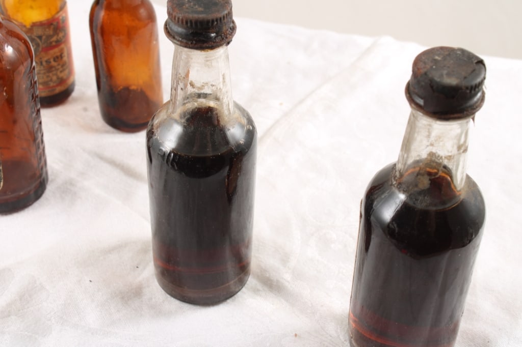 3 Mini Whiskey Bottles, 2 Budweiser Shaker Bottles - 18