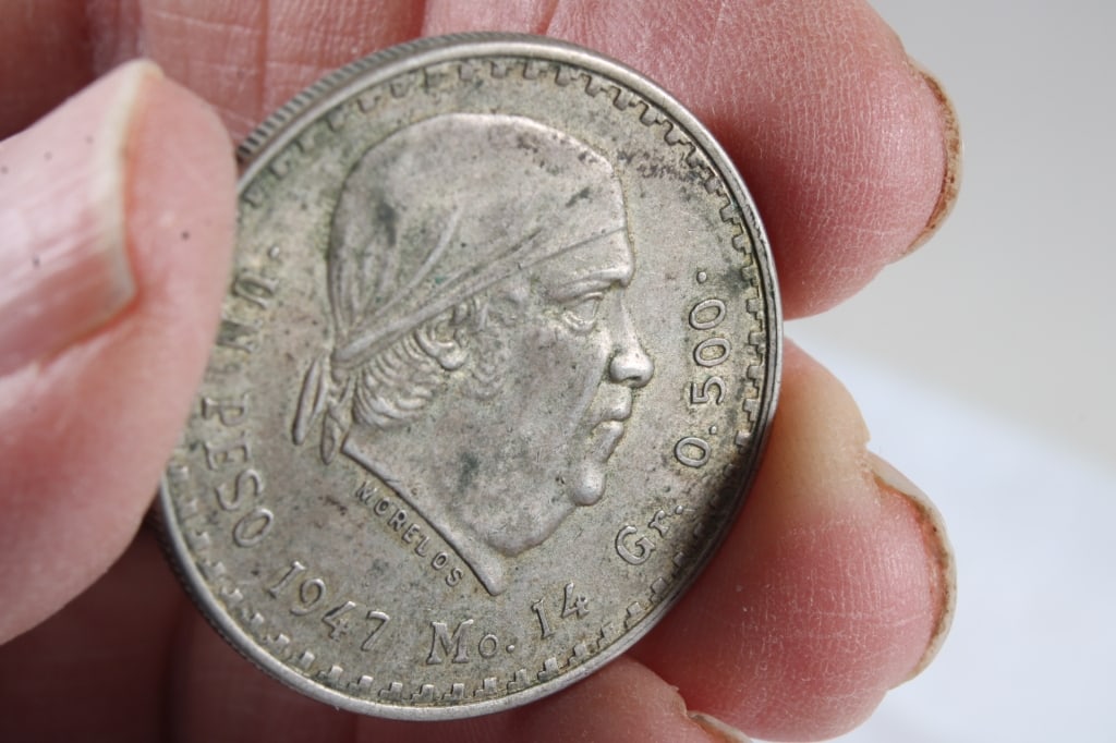 2 Foreign Silver Coins Mexico & Great Britain - 3