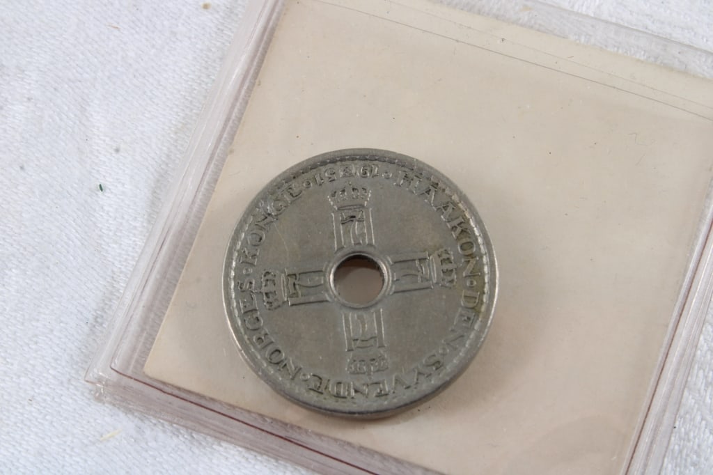 2 1853 United States Seated Liberty Silver Coins - 15