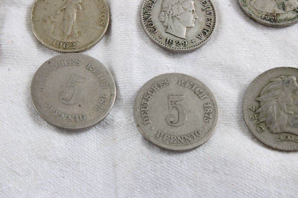 2 1853 United States Seated Liberty Silver Coins - 19