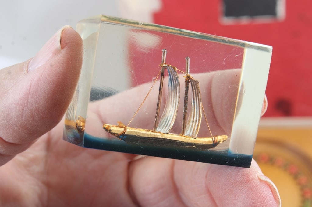 Cast Iron Parrot Bottle Opener, Roulette Game and - 7