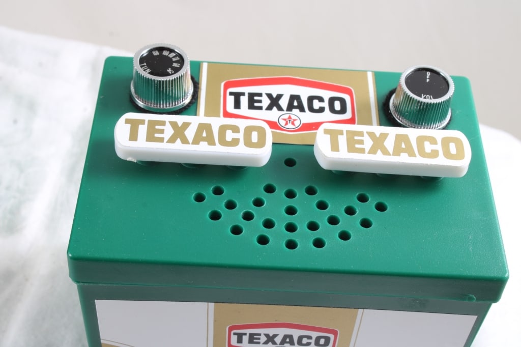 Texaco Super Chief Battery AM Transistor Radio - 2