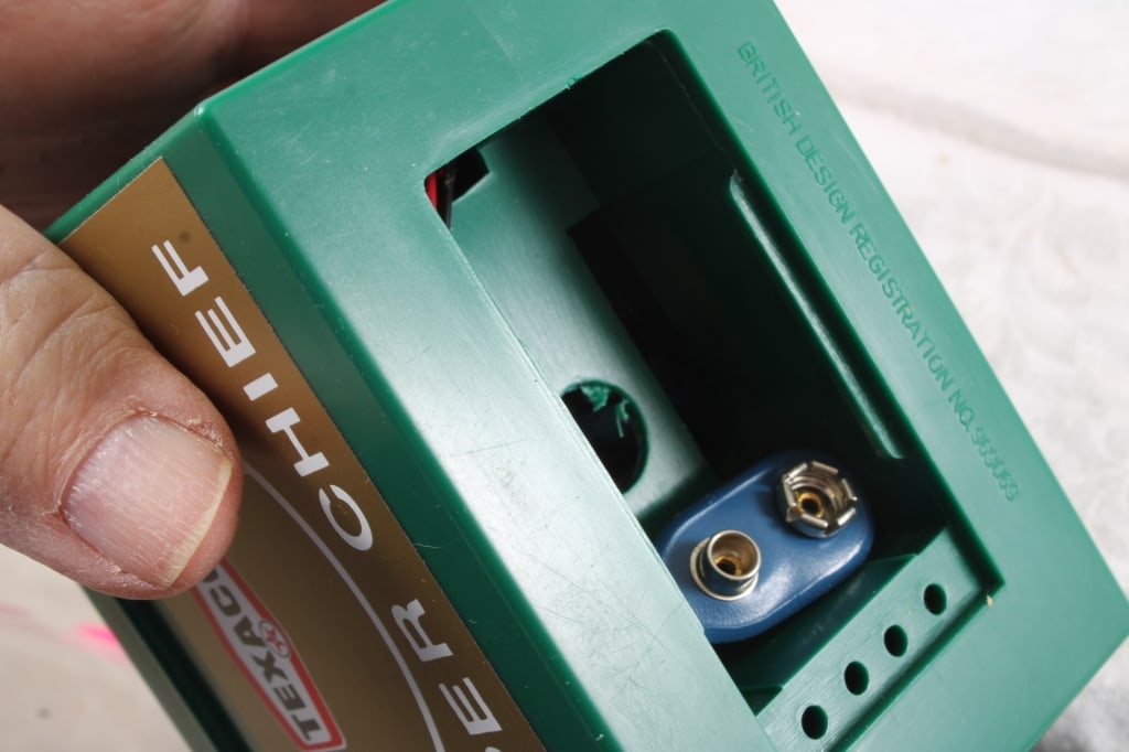 Texaco Super Chief Battery AM Transistor Radio - 9