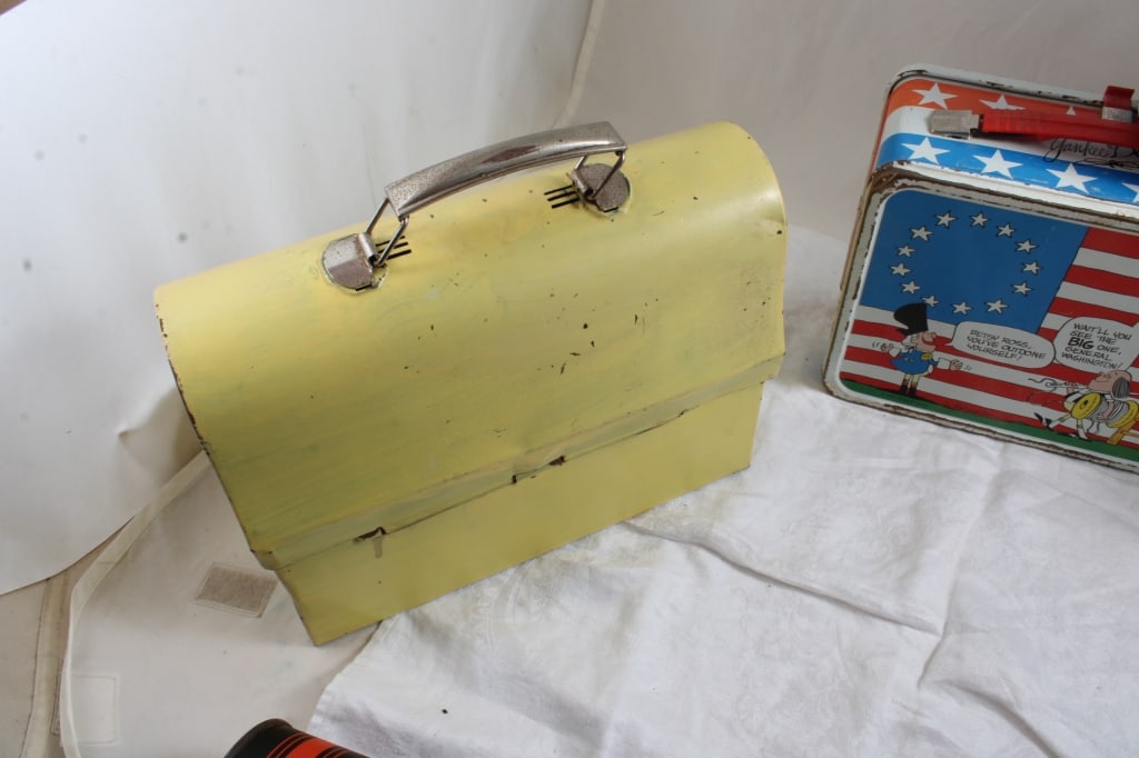 4 Vintage Metal Lunch Boxes - 10