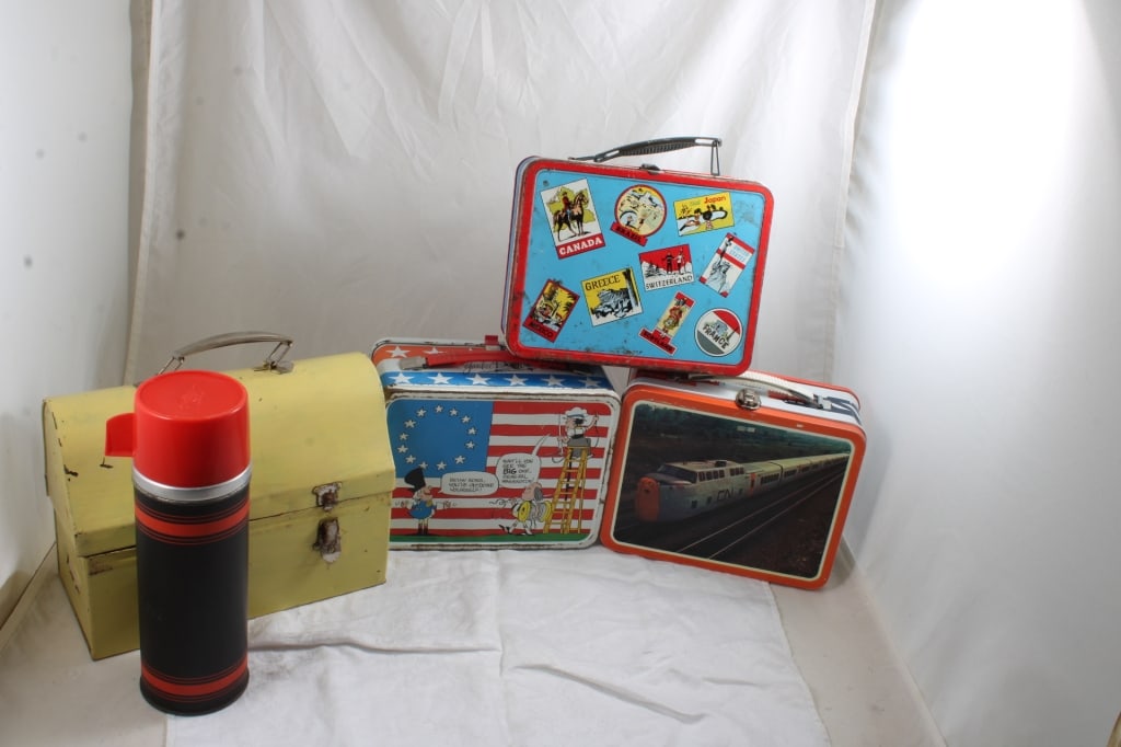 4 Vintage Metal Lunch Boxes (1 of 20)