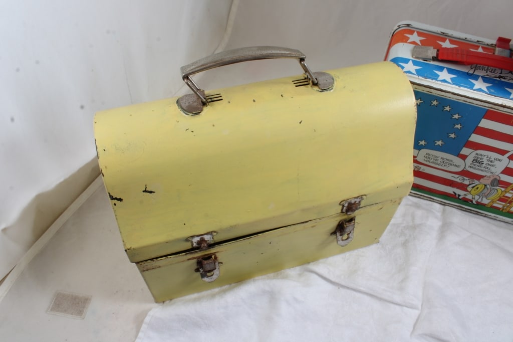 4 Vintage Metal Lunch Boxes - 8