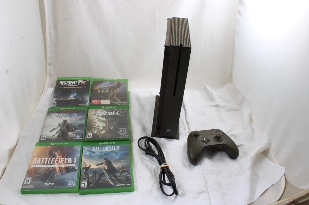 XBOX ONE, Controller & 6 Games (1 of 14)