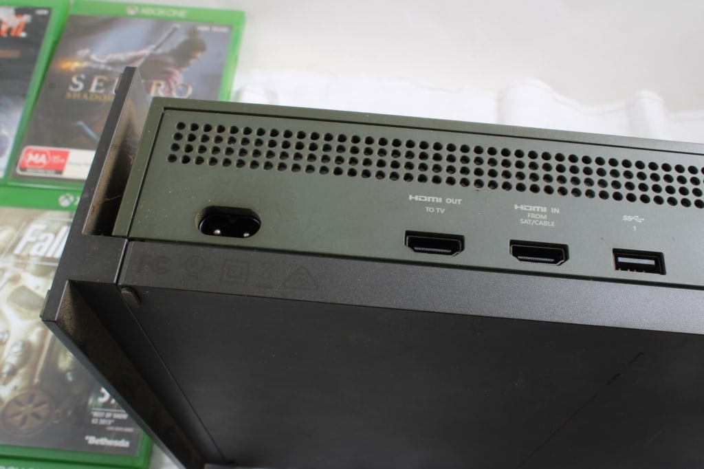 XBOX ONE, Controller & 6 Games - 7