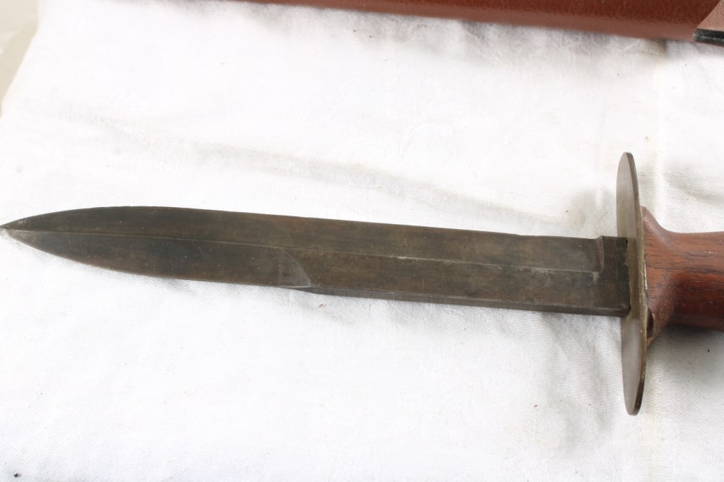 2 Fixed Blade Knives with Sheaths - 11