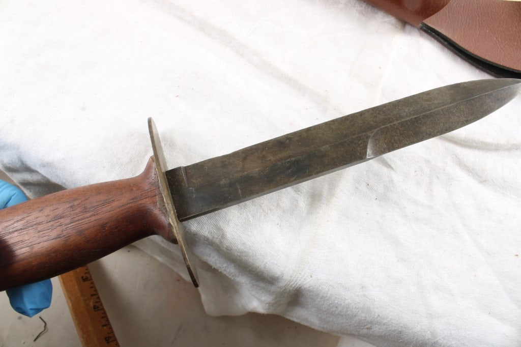 2 Fixed Blade Knives with Sheaths - 14