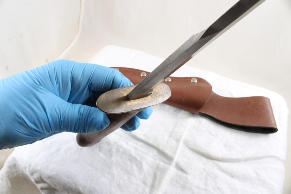 2 Fixed Blade Knives with Sheaths - 16