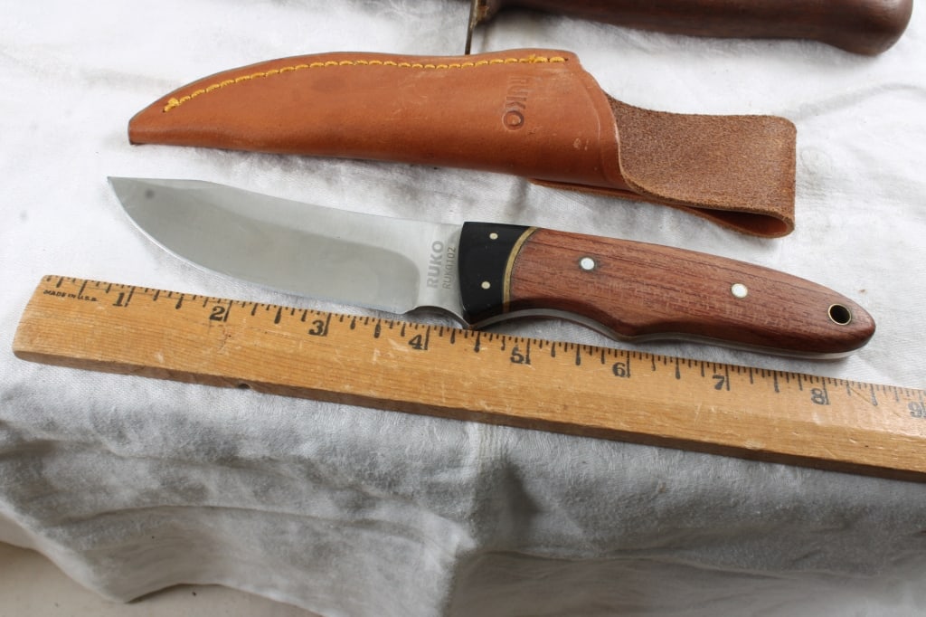 2 Fixed Blade Knives with Sheaths - 4