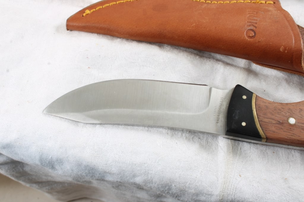 2 Fixed Blade Knives with Sheaths - 6