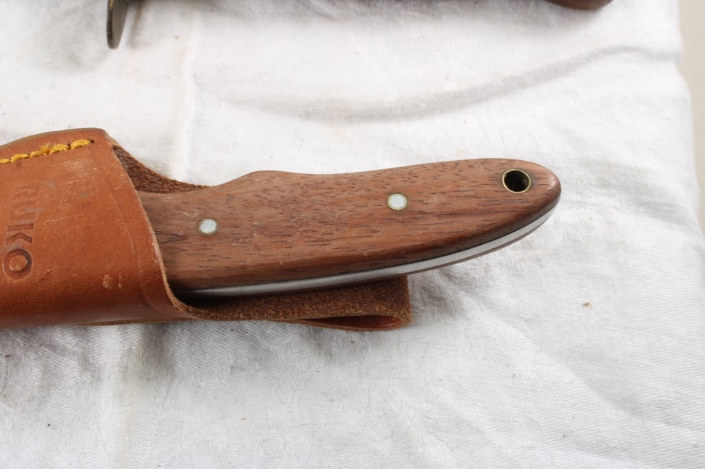 2 Fixed Blade Knives with Sheaths - 7