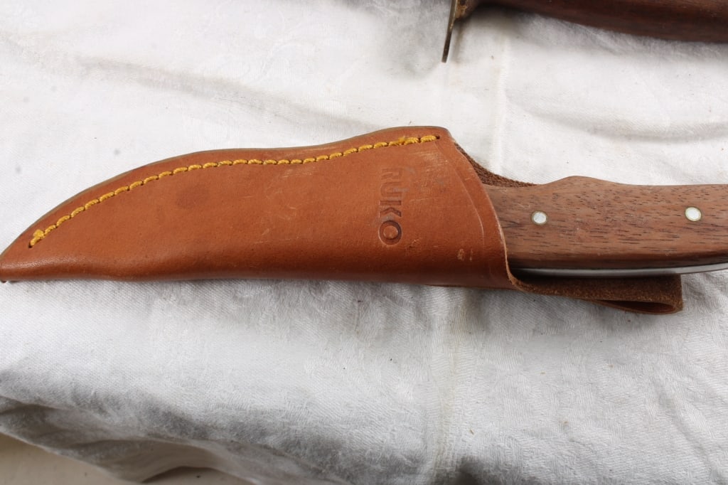 2 Fixed Blade Knives with Sheaths - 8