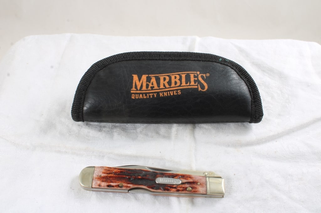 Marbles Folding Hunting Lock Blade Knife in Case: Marbles Folding Hunting Lock Blade Knife in Case - Lot Size 7" x 3" x 2". 1 Lb. Photos are part of description (Live Auctioneers on displays a max of 20 photos -check other polatforms for all