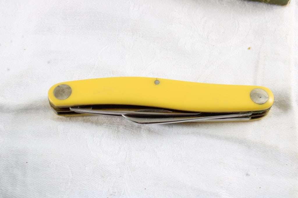 KaBar 3 Blade Folding Knife #1097 in Box - 9