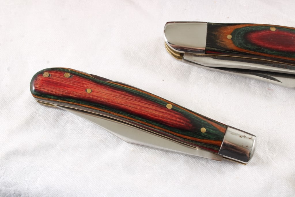 4 Folding Knives in Wooden Case Unbranded - 10