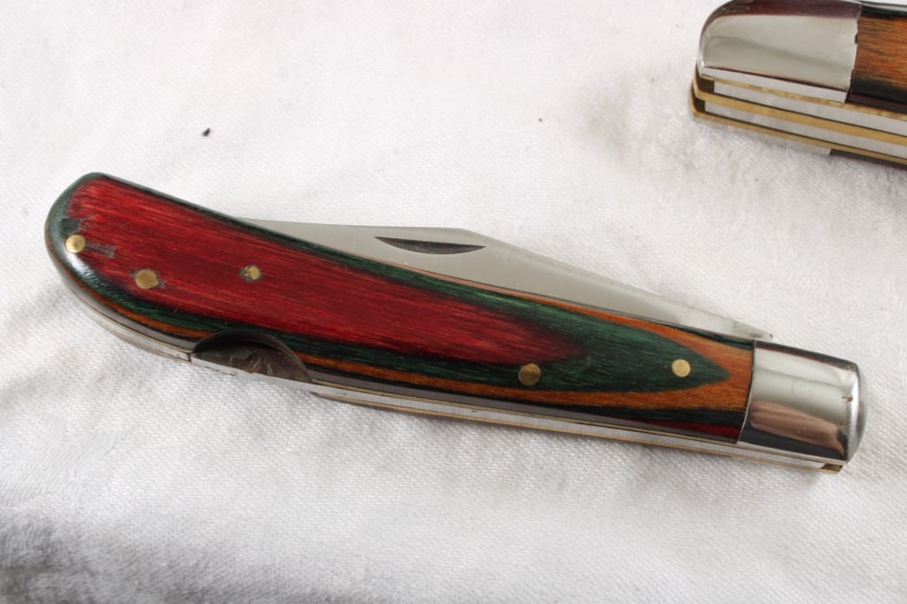 4 Folding Knives in Wooden Case Unbranded - 3