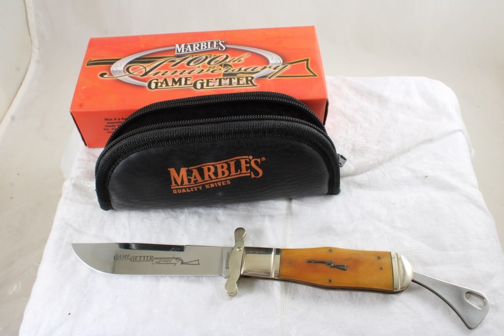 Marbles Game Getter Folding Knife in Case & Box: Marbles Game Getter Folding Knife in Case & Box - Lot Size 8" x 4" x 2". 1 Lb. Photos are part of description (Live Auctioneers on displays a max of 20 photos -check other polatforms for all photos).
