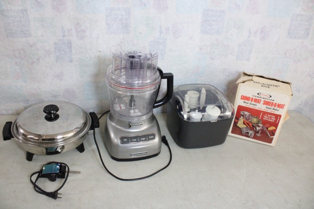 3 Kitchen Appliances KitchenAid, Lifetime, Rival (1 of 20)