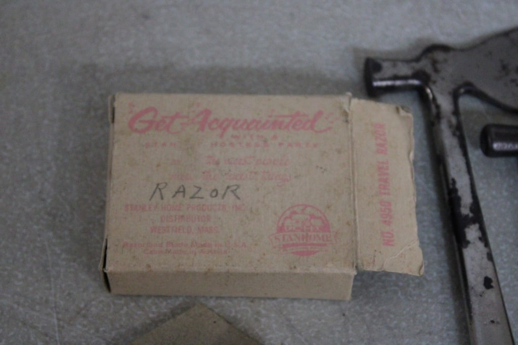 Security Camera, Metronome, Sun Visor Mirror, Bank - 2