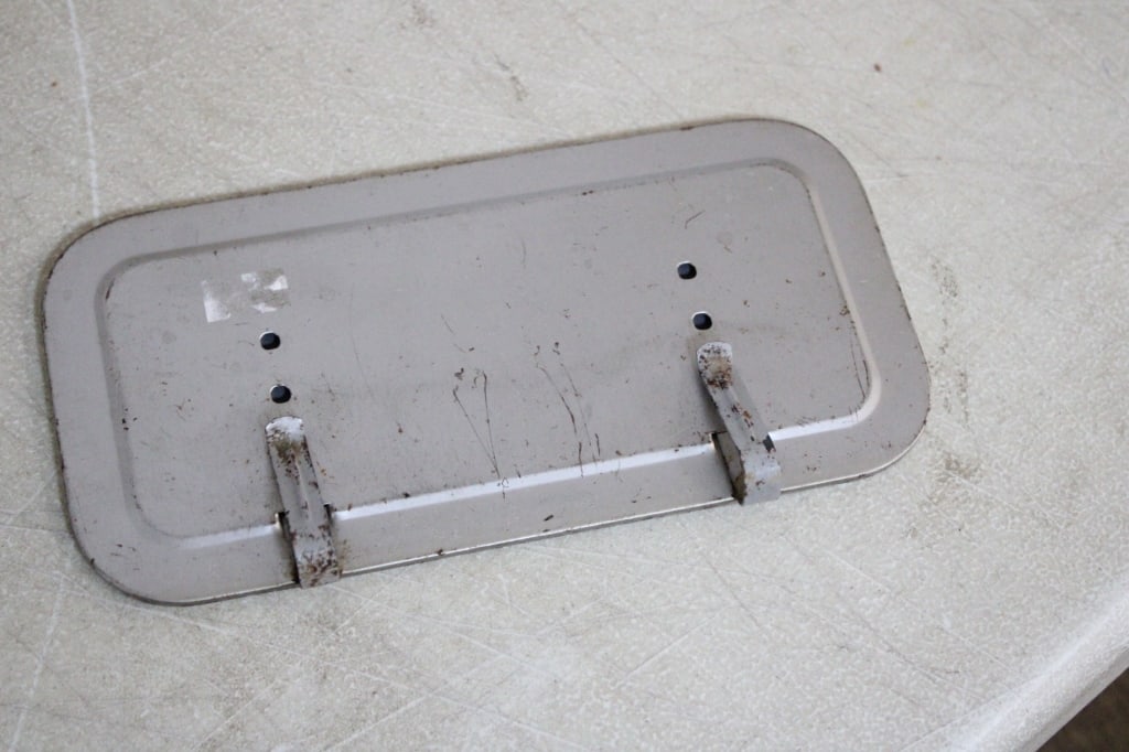 Security Camera, Metronome, Sun Visor Mirror, Bank - 7