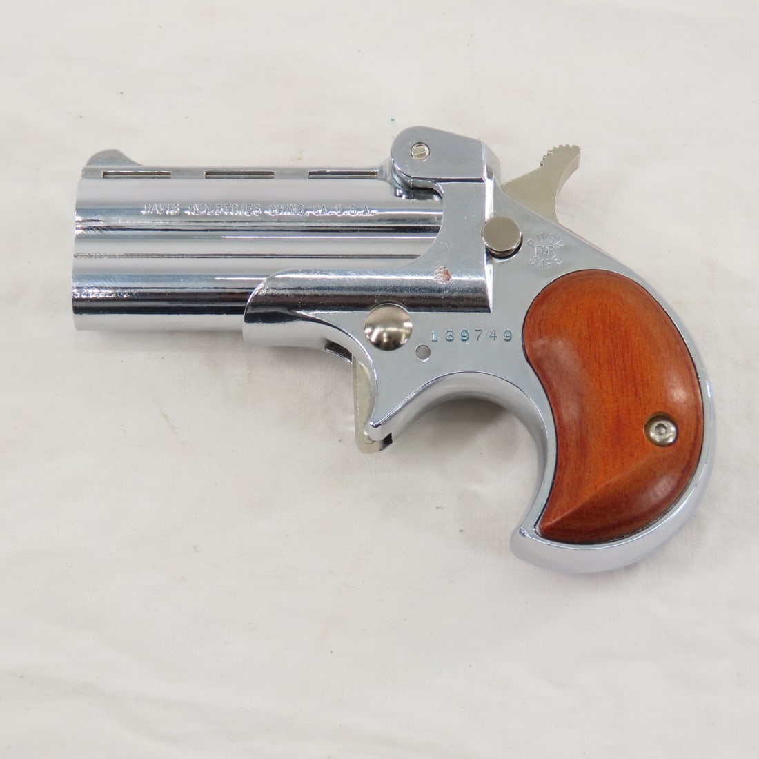Davis Industries Model D-32 .32 Auto Derringer - 2