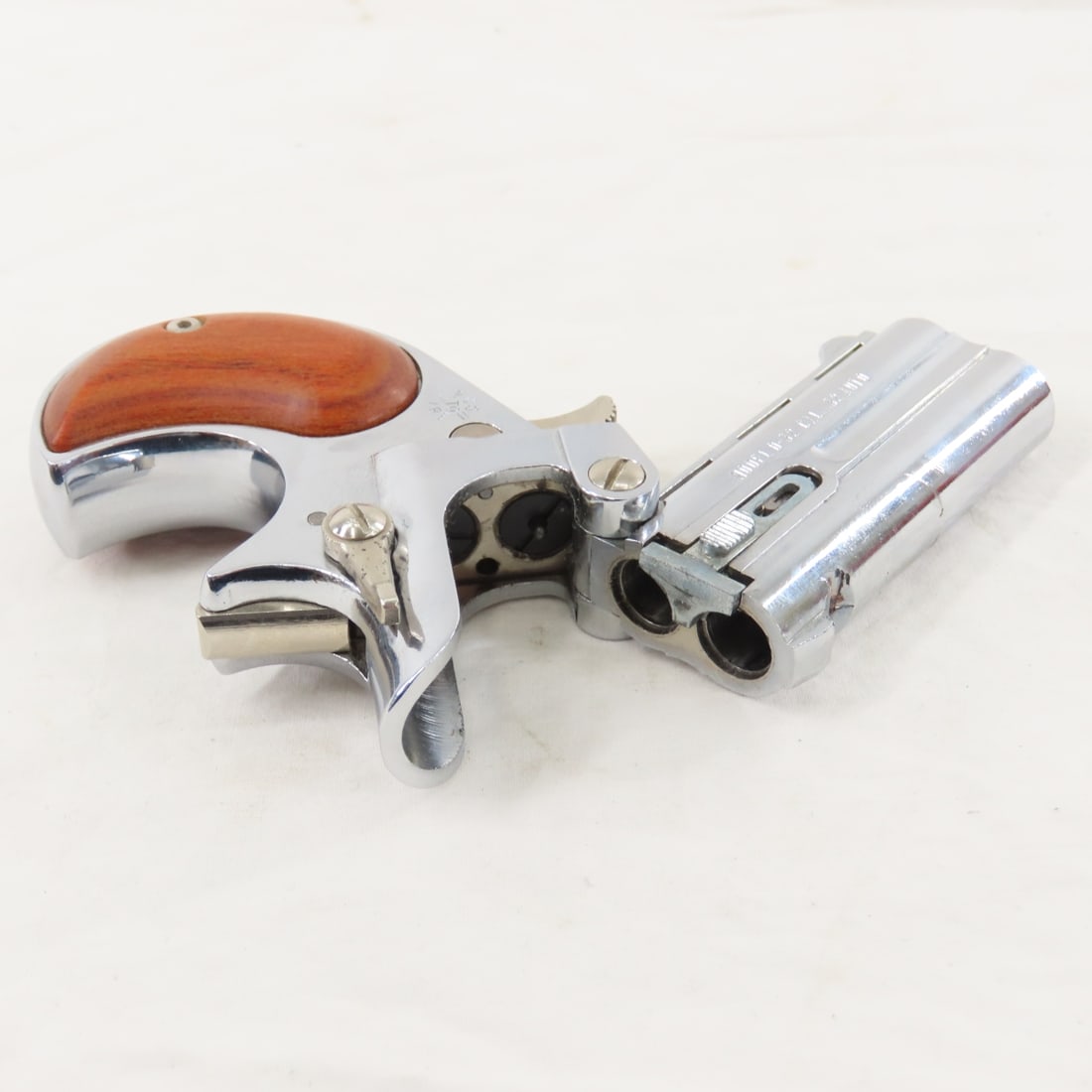 Davis Industries Model D-32 .32 Auto Derringer - 3