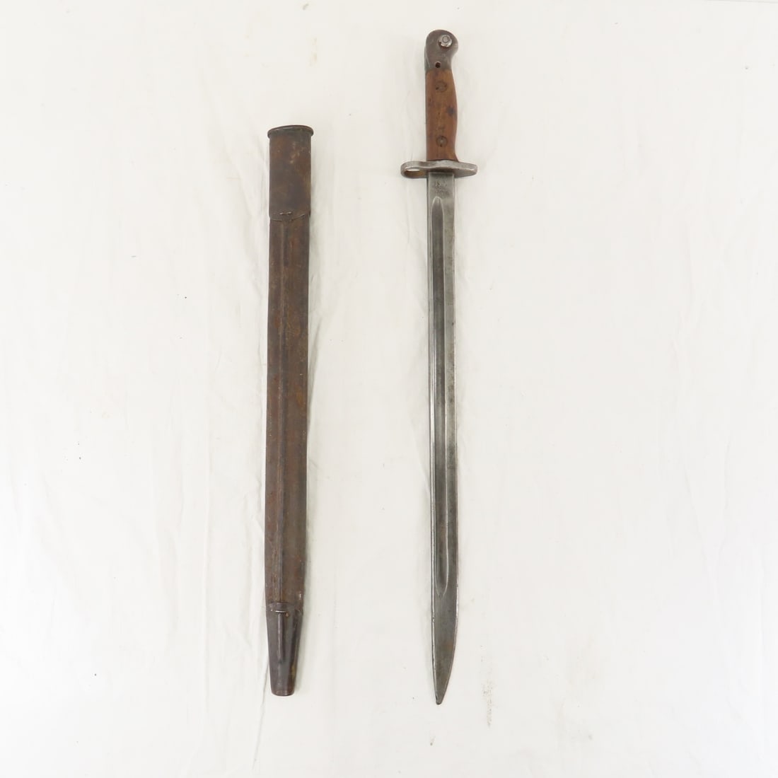 WWI Era Indian No. I MK I Sword Bayonet & Scabbard: WWI Era Indian No. I MK I Sword Bayonet & Scabbard - Pattern 1907. OAL: 21.5", Blade: 16.75", Ricasso (left): Crown over "1907" over "7 15" over "J.A.C.", Ricasso (right): Crown over "T6" over