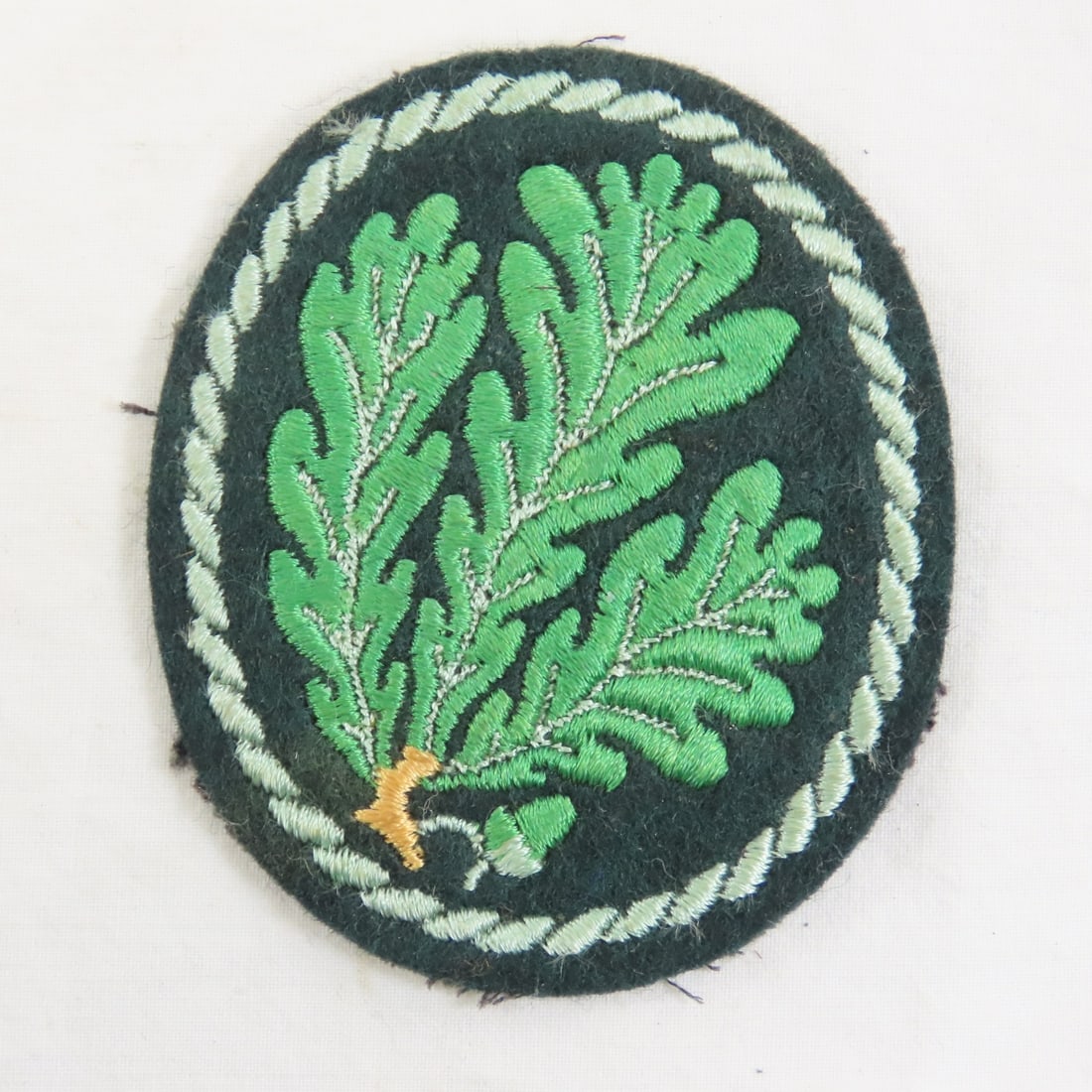 WWII German Heer Jager Sleeve Badge: WWII German Heer Jager Sleeve Badge - Black Light tested. Lot Size 3x3x1" 1 LB All information and photos are intended to be as accurate as possible, but errors are possible. No item may be returned