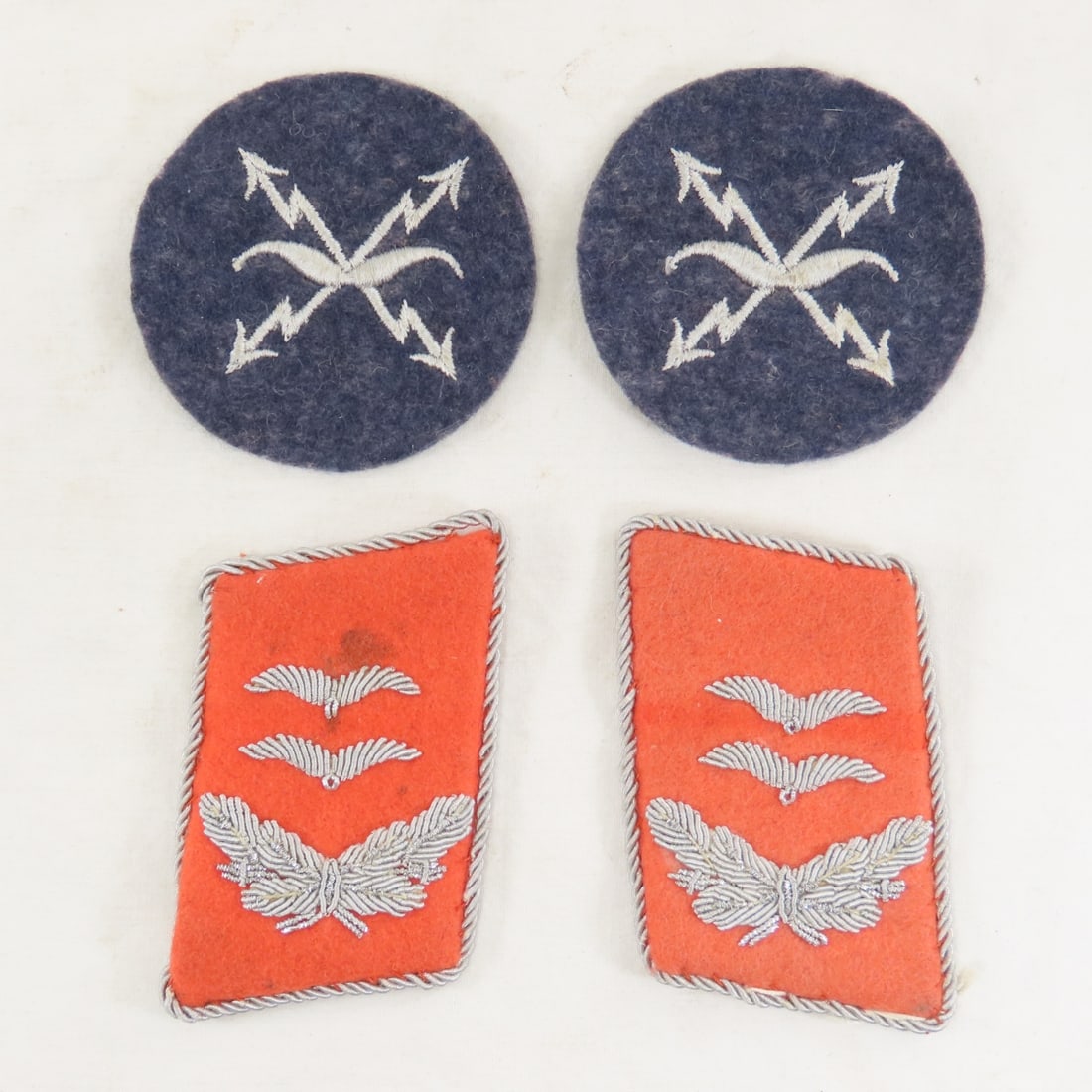 WWII German Luftwaffe Collar Tabs & patches: WWII German Luftwaffe Collar Tabs & patches - Black Light tested. Lot Size 3x3x1" 1 LB All information and photos are intended to be as accurate as possible, but errors are possible. No item may be