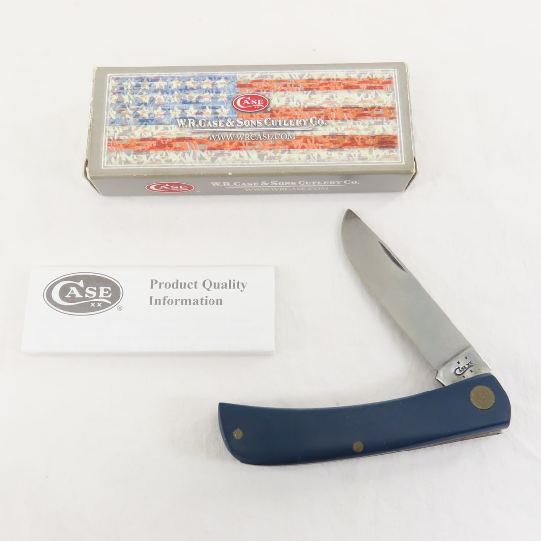 Case XX 4137 SS Sod Buster Blue Pocket Knife w/box: Case XX 4137 SS Sod Buster Blue Pocket Knife w/box - Lot Size 5x2x1" 1 LB All information and photos are intended to be as accurate as possible, but errors are possible. No item may be returned or ref