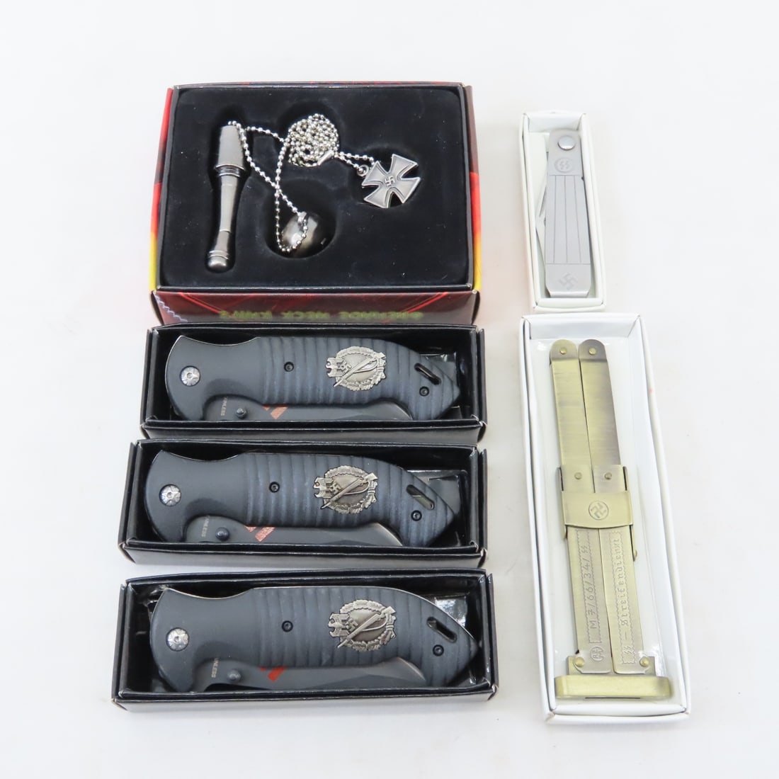Fantasy Knives & Knife Pendant NIB: Fantasy Knives & Knife Pendant NIB - Lot Size 6x6x6" 4 LB All information and photos are intended to be as accurate as possible, but errors are possible. No item may be returned or refused based on